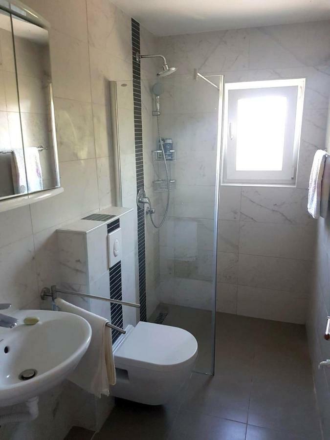 Villa Niva Вир Екстер'єр фото